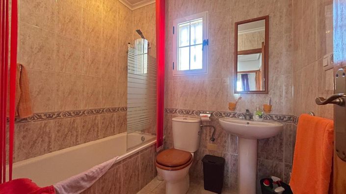 Image No.19-3 Bed Villa for sale