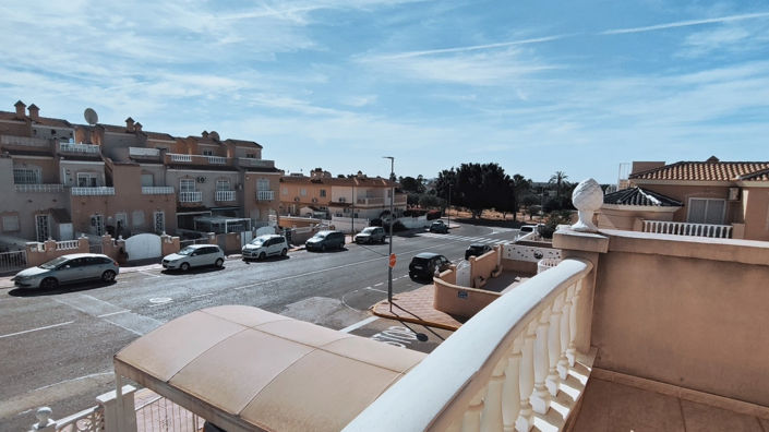 Image No.17-3 Bed Property for sale