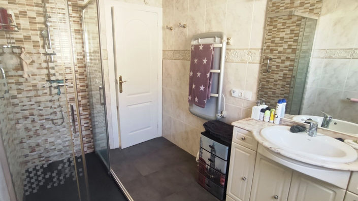 Image No.18-3 Bed Property for sale