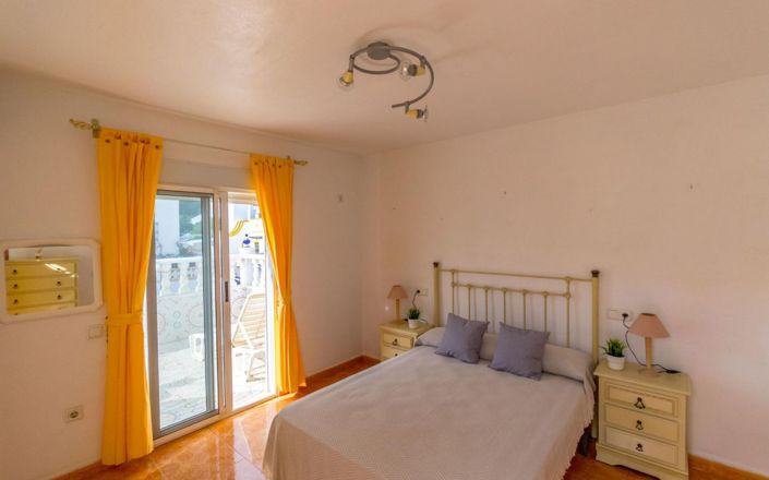 Image No.20-3 Bed Townhouse for sale