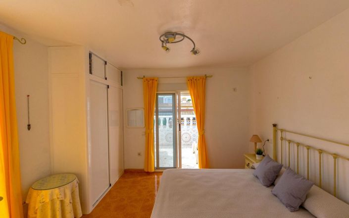 Image No.21-3 Bed Townhouse for sale