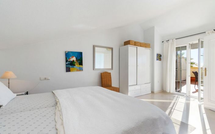 Image No.19-3 Bed Townhouse for sale