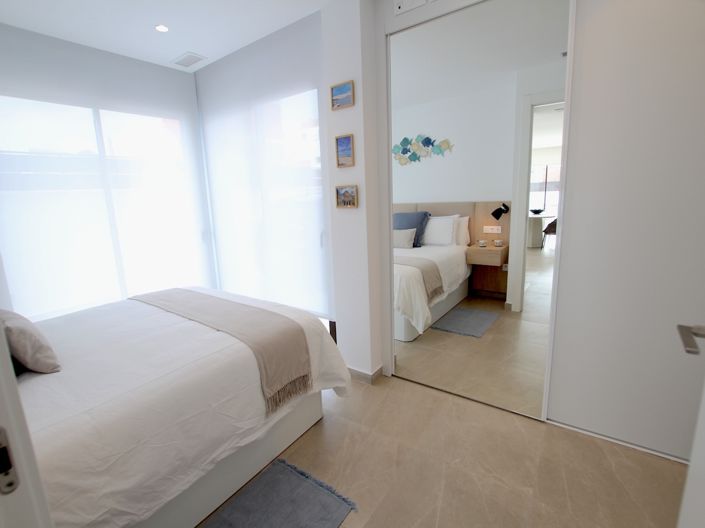 Image No.12-3 Bed Property for sale