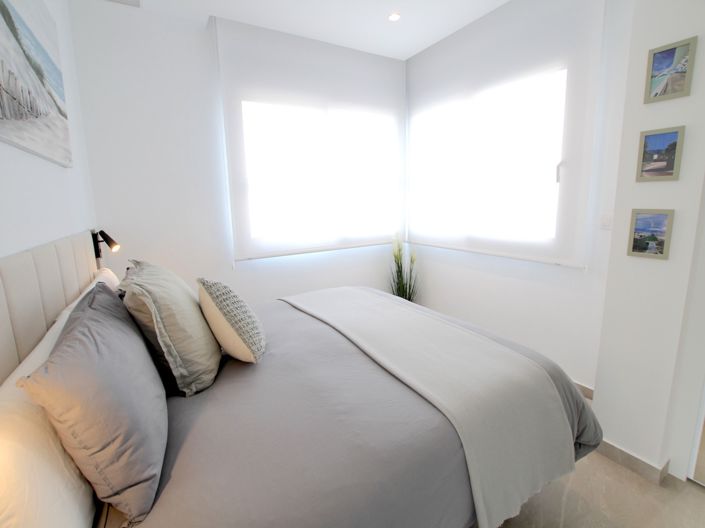 Image No.18-3 Bed Property for sale