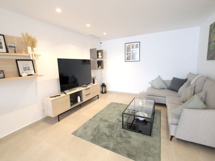 Image No.3-3 Bed Property for sale