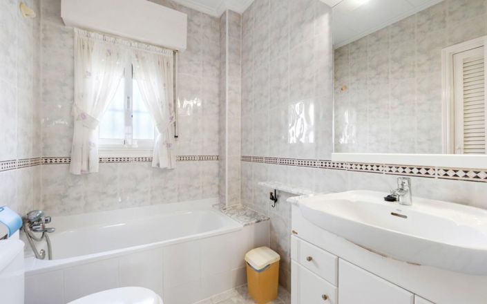 Image No.11-4 Bed Villa for sale