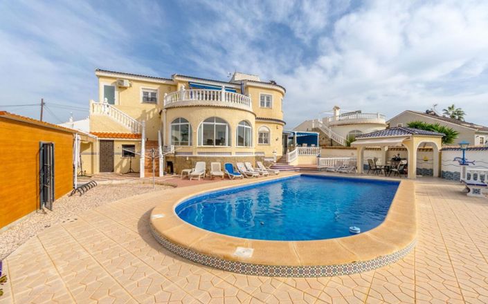 Image No.37-4 Bed Villa for sale