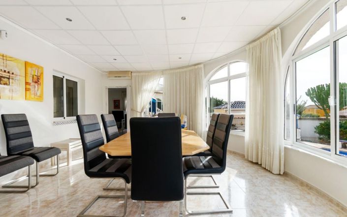 Image No.4-4 Bed Villa for sale