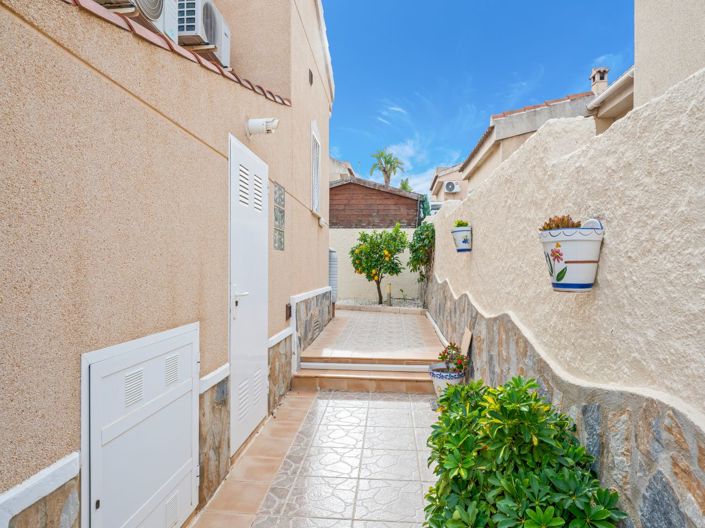 Image No.27-3 Bed Villa for sale