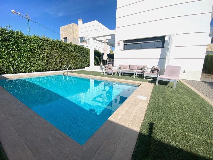 Image No.2-3 Bed Villa for sale