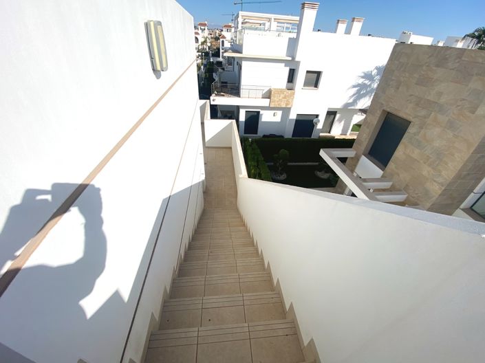Image No.28-3 Bed Villa for sale