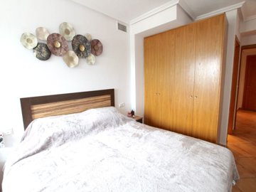 49171_stunning_2_bed_corner_apartment_with_a_mountain_backdrop_131025135847_img_8667