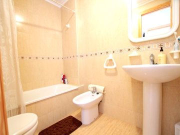 49183_spacious_2_bedroom_2_bathroom_apartment_with_secure_parking_201025154002_img_9198