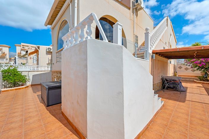 Image No.37-2 Bed Townhouse for sale