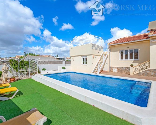 Image No.2-7 Bed Villa for sale