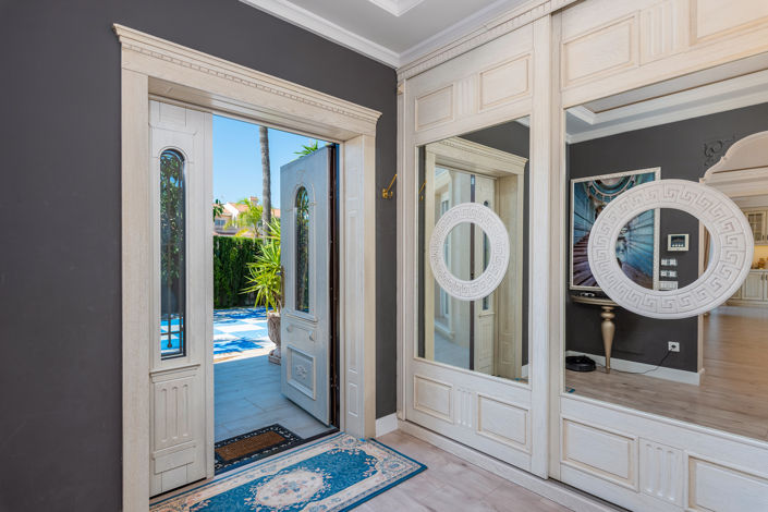 Image No.5-5 Bed Villa for sale