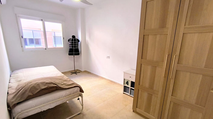 Image No.13-4 Bed Townhouse for sale