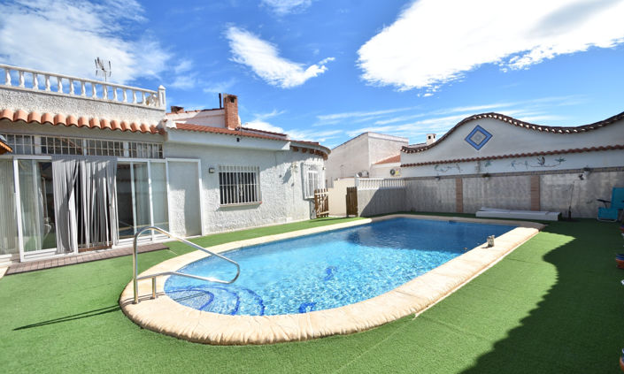 Image No.2-4 Bed Villa for sale