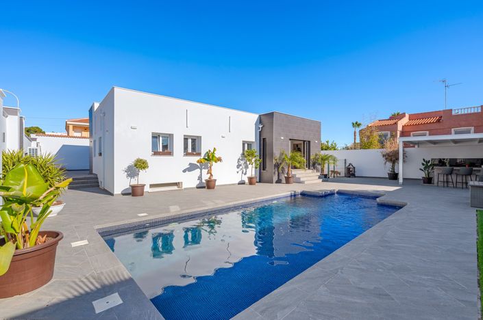 Image No.1-5 Bed Villa for sale