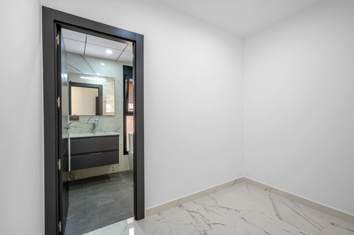 Image No.16-4 Bed Villa for sale