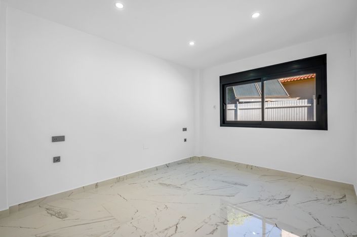 Image No.17-4 Bed Villa for sale