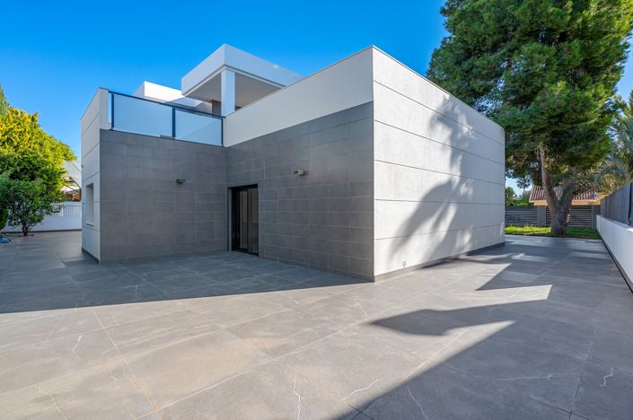 Image No.2-4 Bed Villa for sale