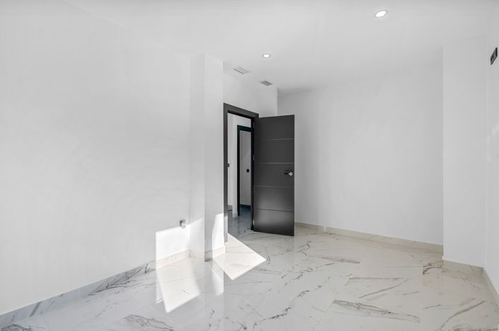 Image No.22-4 Bed Villa for sale