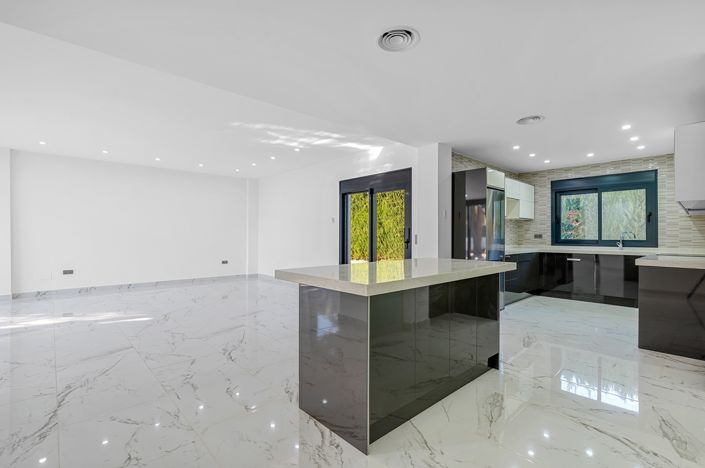 Image No.7-4 Bed Villa for sale