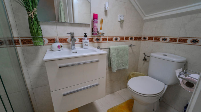 Image No.20-2 Bed Townhouse for sale