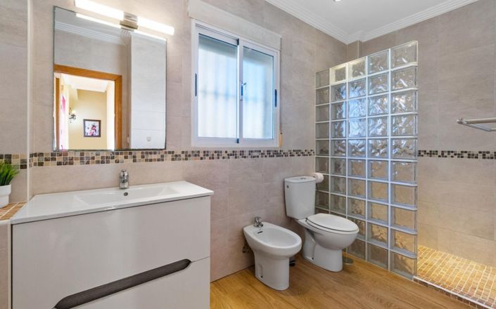 Image No.20-3 Bed Villa for sale