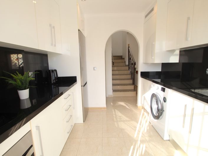 Image No.12-3 Bed Townhouse for sale