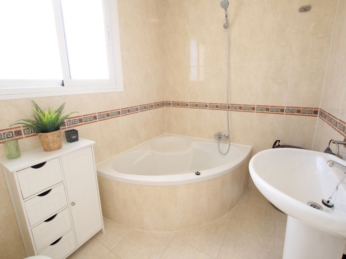 Image No.21-3 Bed Townhouse for sale