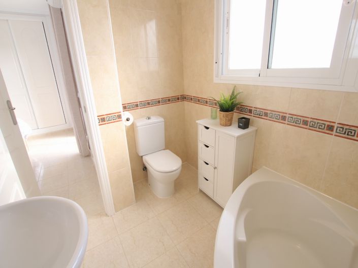 Image No.22-3 Bed Townhouse for sale