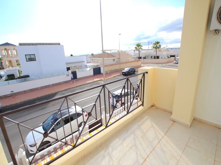 Image No.25-3 Bed Townhouse for sale