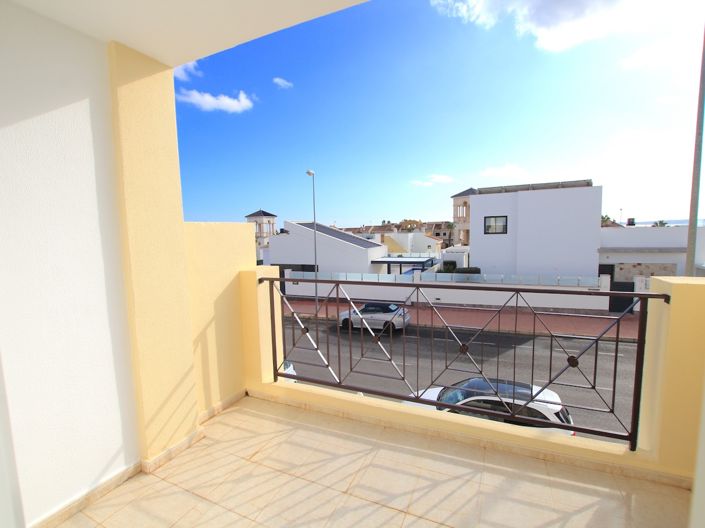 Image No.26-3 Bed Townhouse for sale