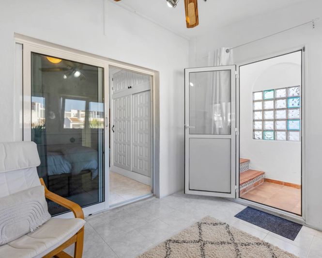 Image No.20-2 Bed Townhouse for sale