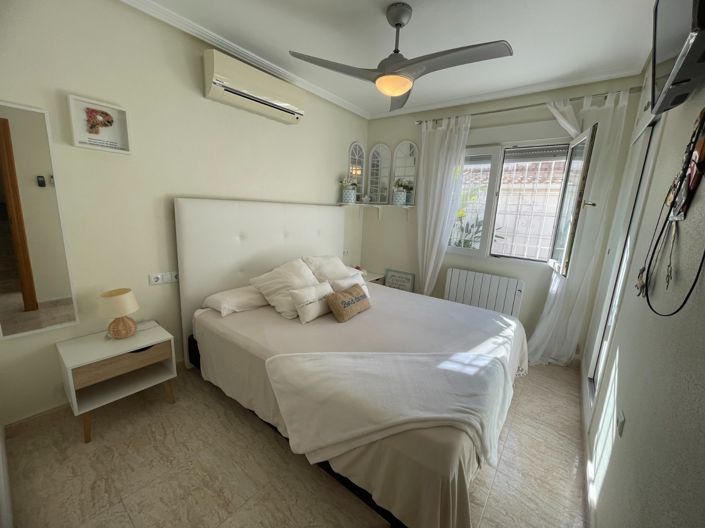 Image No.14-3 Bed Townhouse for sale