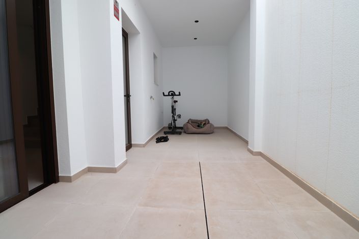 Image No.39-3 Bed Townhouse for sale