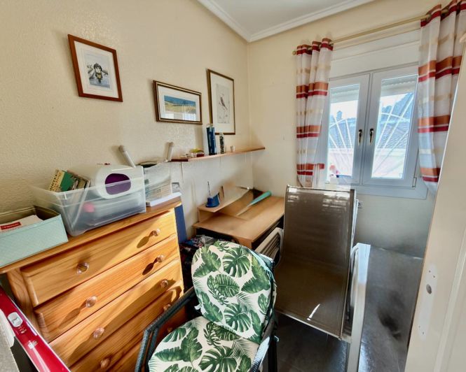 Image No.12-3 Bed Property for sale