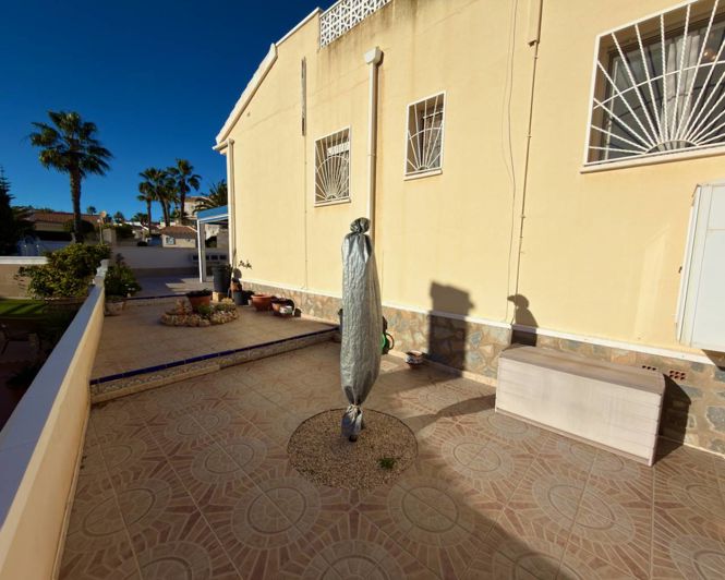 Image No.19-3 Bed Property for sale