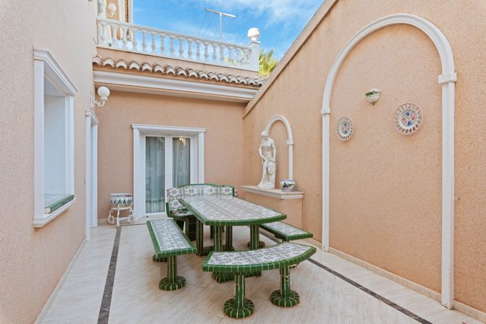 Image No.14-5 Bed Villa for sale