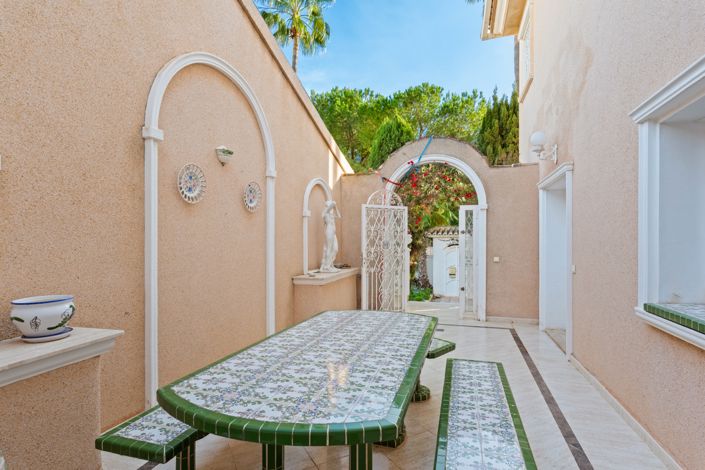 Image No.15-5 Bed Villa for sale