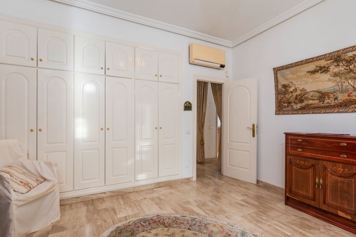 Image No.16-5 Bed Villa for sale