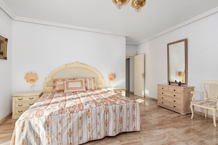 Image No.25-5 Bed Villa for sale