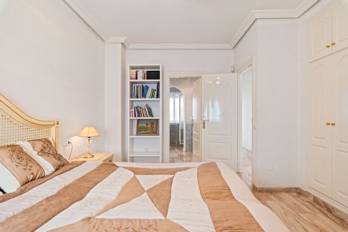 Image No.38-5 Bed Villa for sale