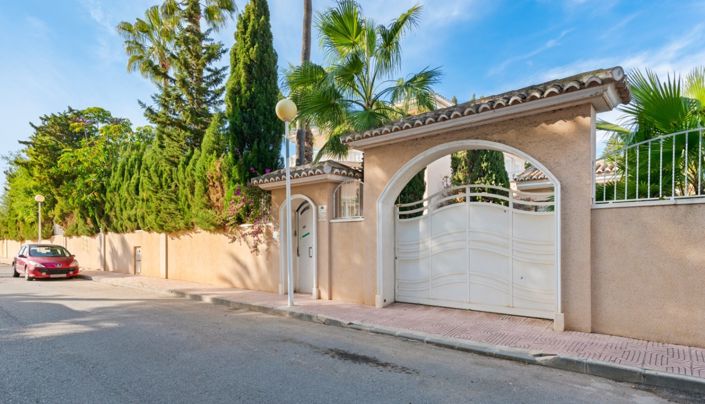 Image No.57-5 Bed Villa for sale