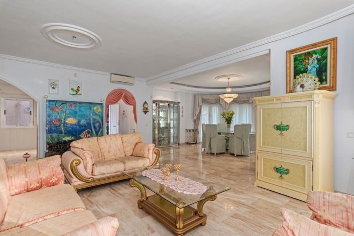 Image No.9-5 Bed Villa for sale