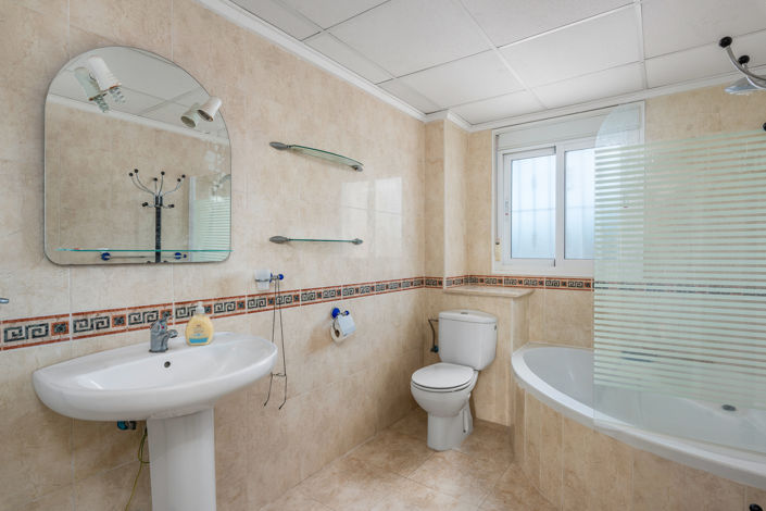 Image No.14-4 Bed Townhouse for sale