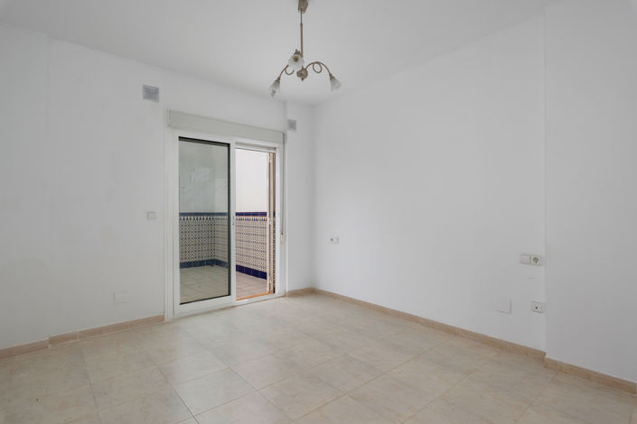 Image No.17-4 Bed Townhouse for sale