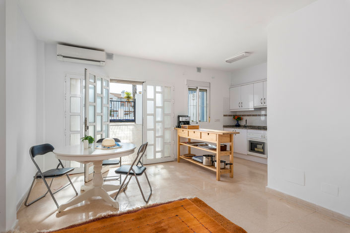 Image No.22-4 Bed Townhouse for sale